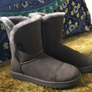 Size 10 Bailey Button UGGS